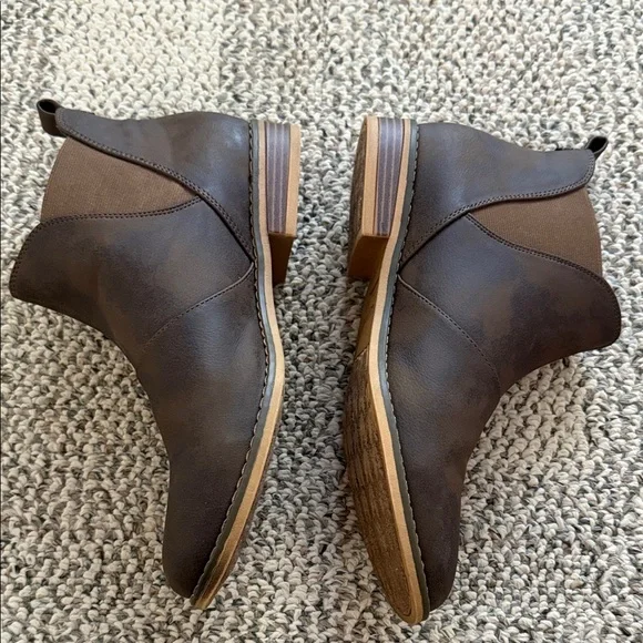 Rocket Dog Chocolate Brown Chelsea Boots - Picture 3 of 5